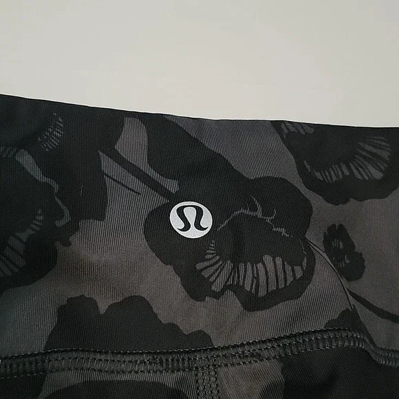 LULULEMON Wunder Under Brisk Bloom Crops size 4 - Picture 5 of 6